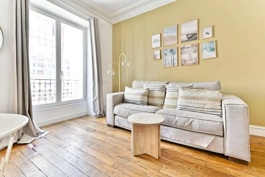 Appartement Charmant Montparnasse - III Paris Apartment